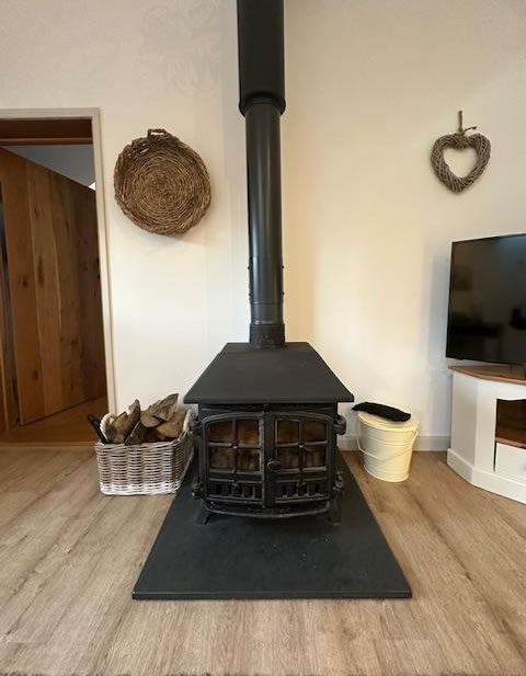 the-stables-log-burner